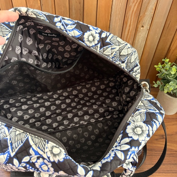 Vera Bradley Blue White Floral Quilted Weekender Travel Duffel Spring Vacay Bag - Picture 9 of 13